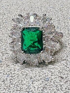 💋large bold EMERALD dinner/cocktail ring